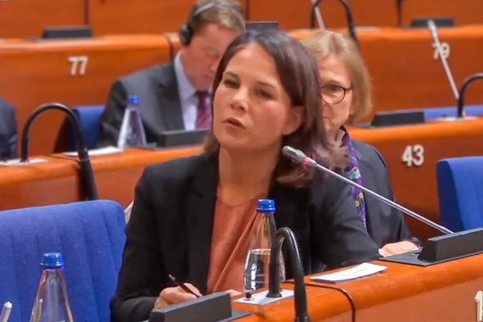 Annalena Baerbock bei einer Sitzung des Europarats