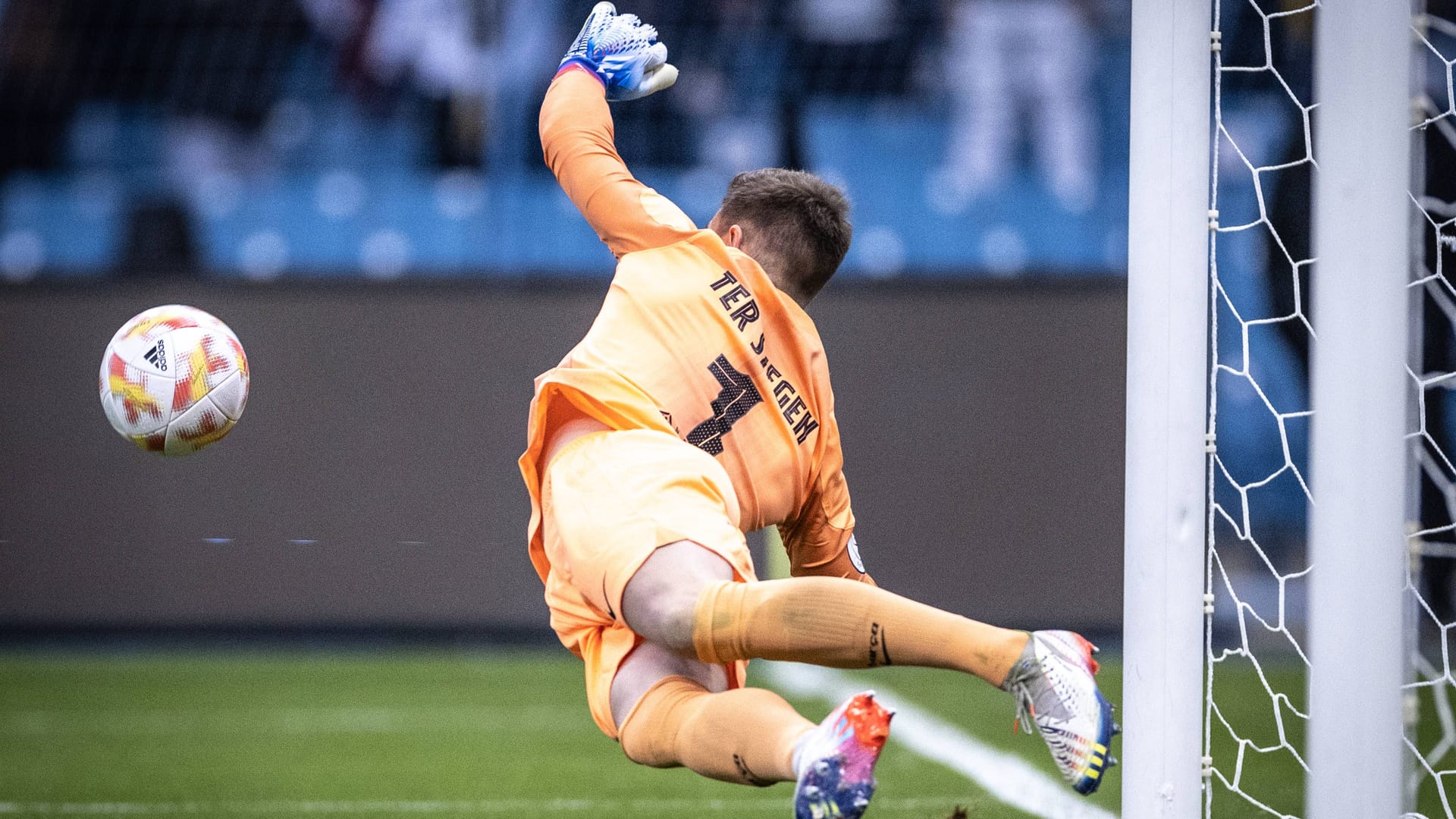 Torhüter Marc André ter Stegen sorgte mit zwei Glanzparaden für den Finaleinzug des FC Barcelona.