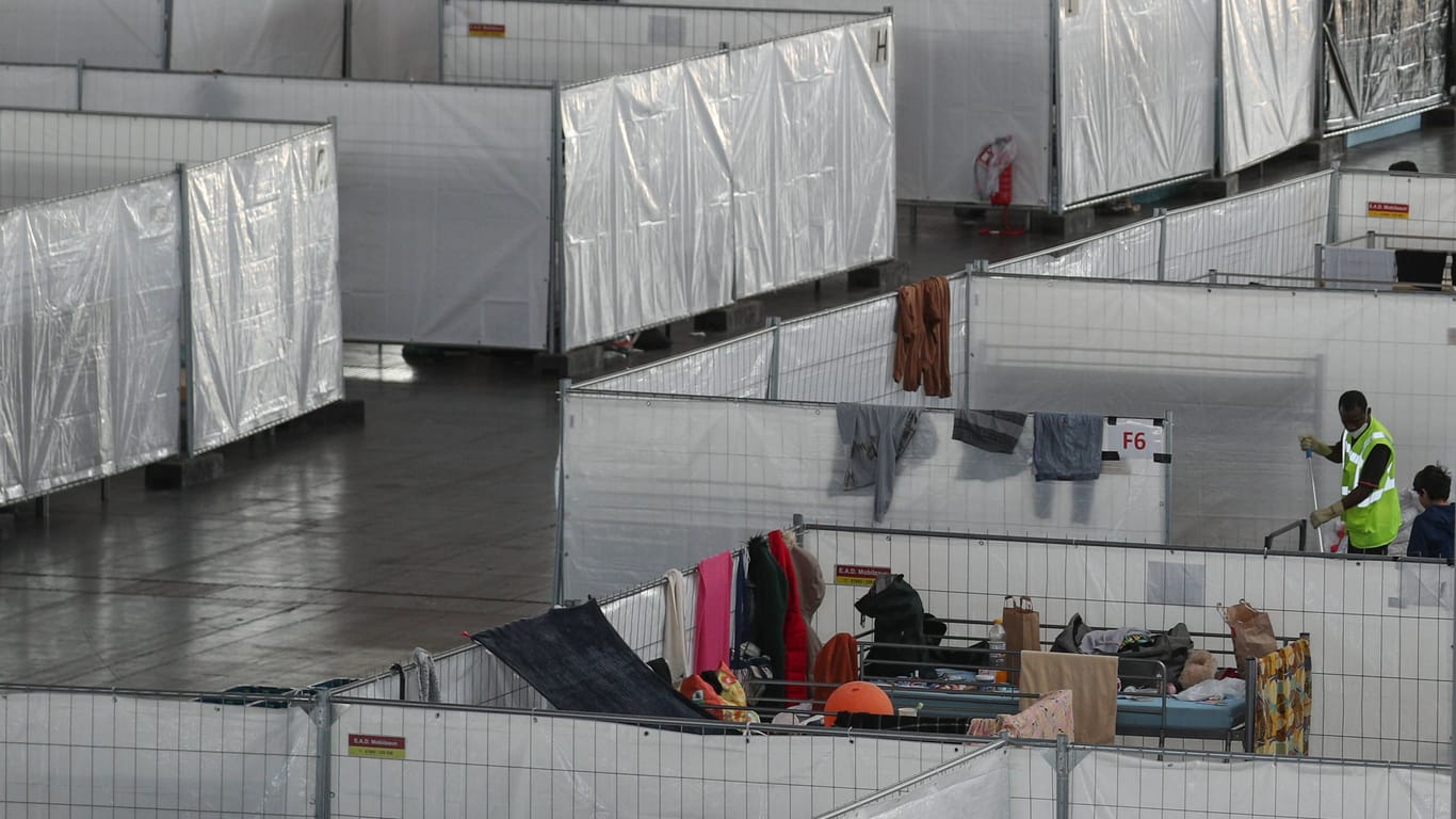 Landesaufnahmebehörde auf dem Messegelände in Hannover: Die Kommunen fordern neue Lösungen.