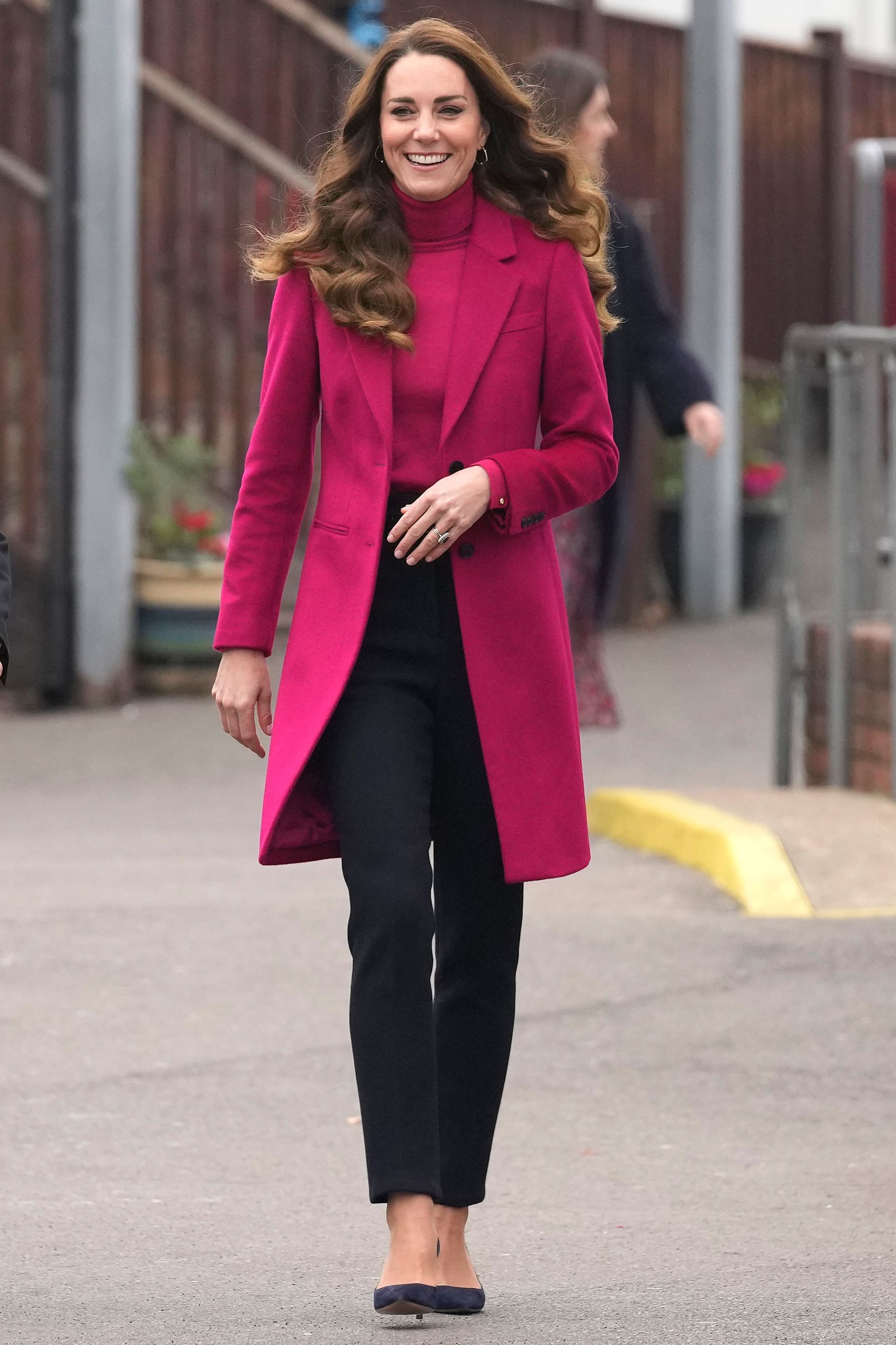 Kate im selben Look, mit anderer Hose, im November 2021 bei einem Termin.