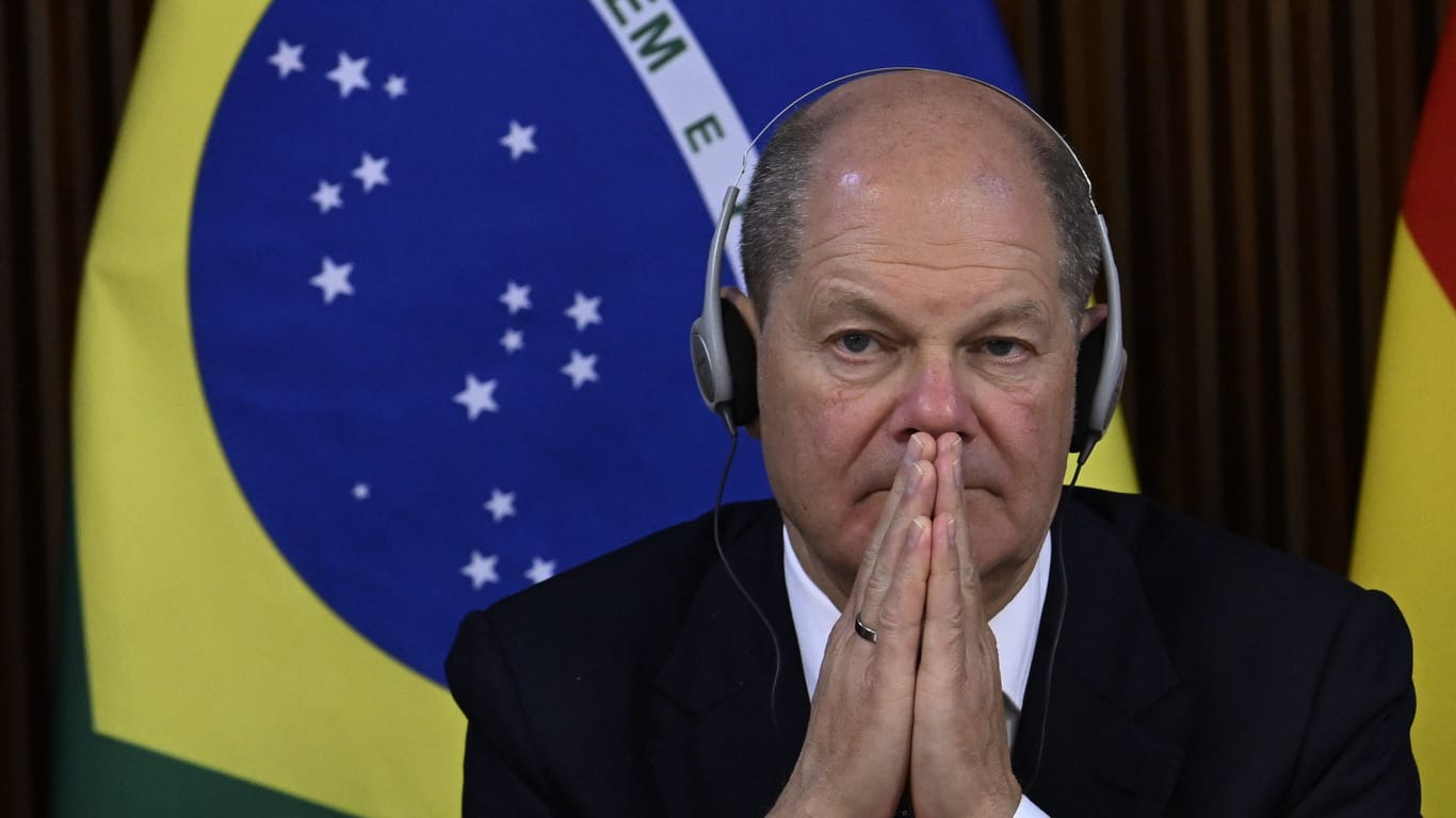 Olaf Scholz in Brasilien: Auf der Pressekonferenz brachte Lula ihn in Bedrängnis.