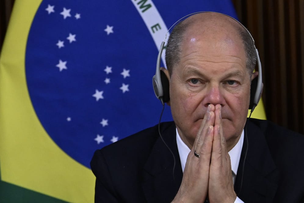 Olaf Scholz in Brasilien: Auf der Pressekonferenz brachte Lula ihn in Bedrängnis.