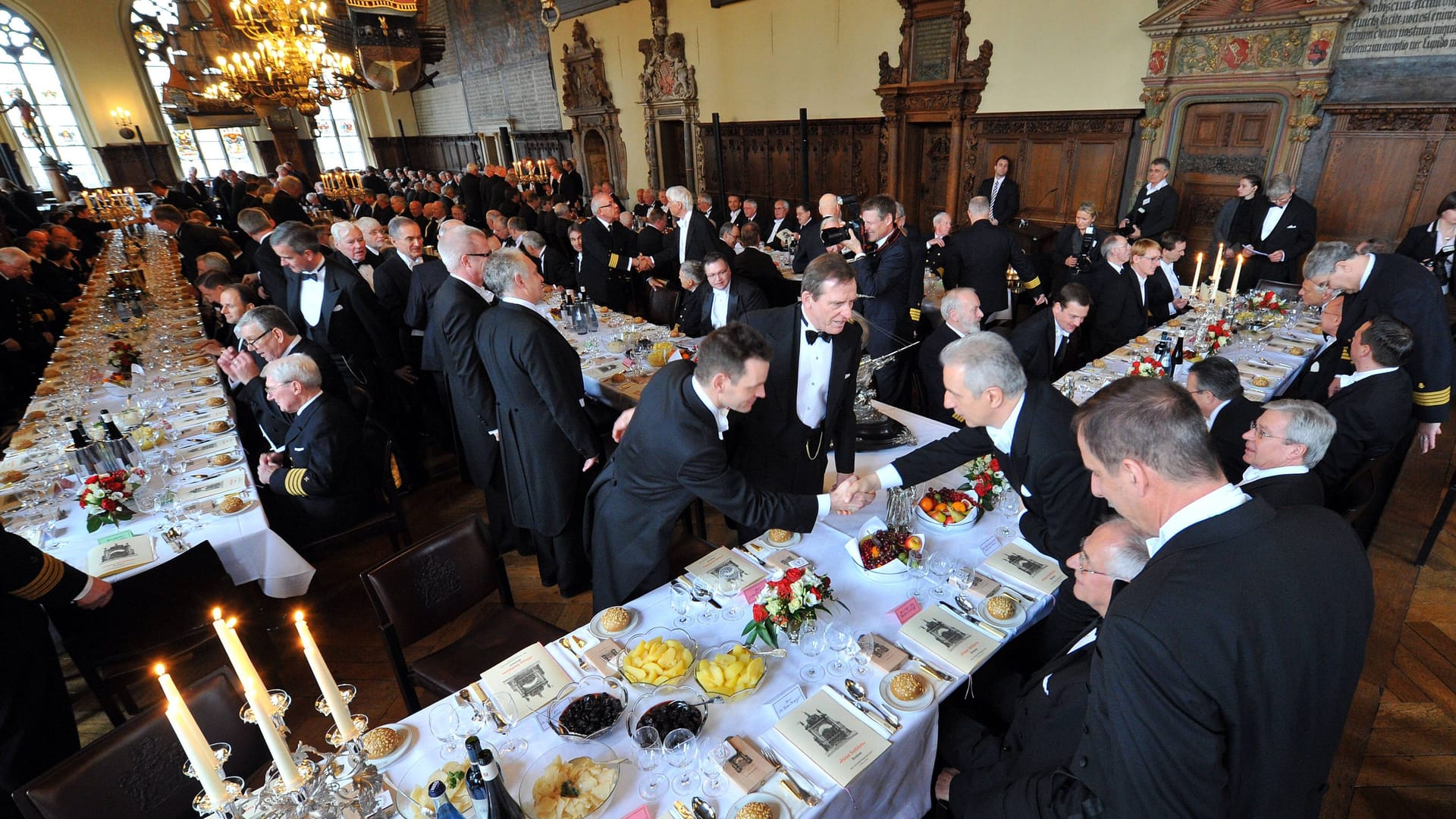 Das Bremer Schaffermahlzeit in der Oberen Rathaushalle (Archivfoto): Etwa 300 Teilnehmer zählt die Veranstaltung jedes Jahr. Das Bremer Schaffermahlzeit in der Oberen Rathaushalle (Archivfoto): Etwa 300 Teilnehmer zählt die Veranstaltung jedes Jahr.