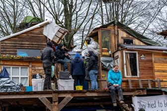 Camp von Klimaaktivisten am Braunkohle Tagebau Garzweiler: Hütte sollte zum Thema "Protest und Architektur" ausgestellt werden.