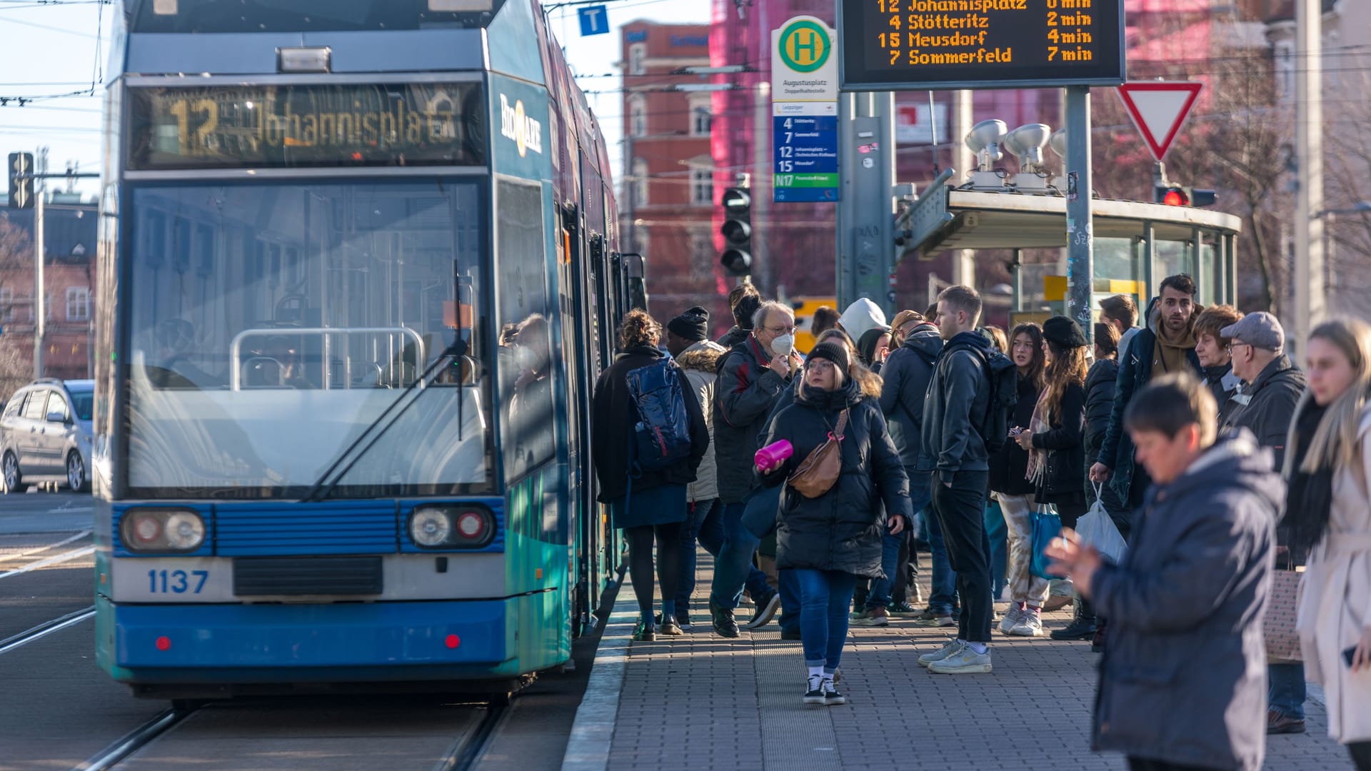 Straßenbahn-Haltestelle in Leipzig