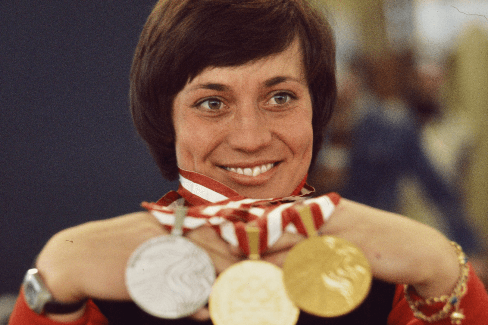 Rosi Mittermaier mit drei Olympiamedaillen