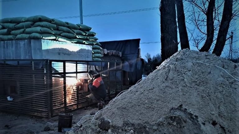 Befestigungsanlagen werden nahe Kiew verstärkt.