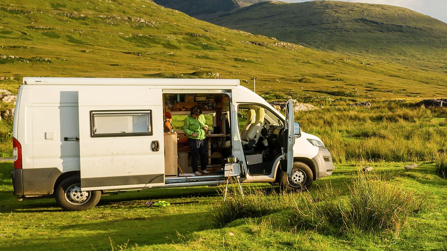 Ein Sommer im Wohnmobil: Wer einen Camper mieten will, sollte sich rechtzeitig darum kümmern.