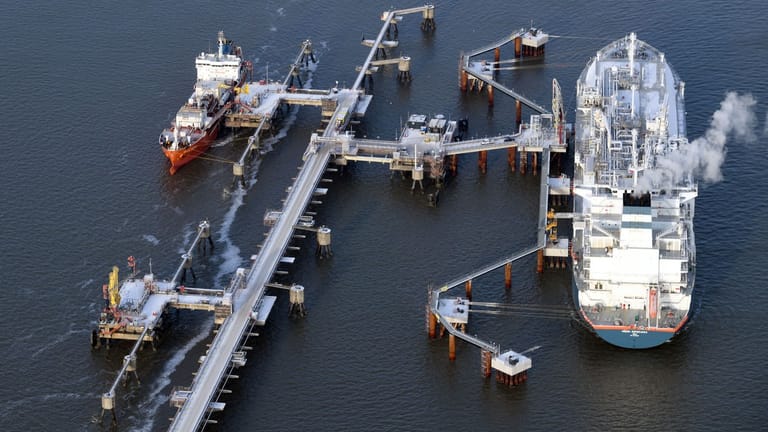 Der erste Anleger für Schiffe mit Flüssigerdgas in Wilhelmshaven: Rund 170.000 Kubikmeter verflüssigtes Erdgas brachte die "Maria Energy".