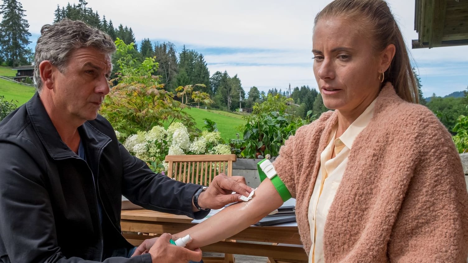 Hans Sigl und Elisabeth Baulitz: Für "Der Bergdoktor" stehen sie gemeinsam vor der Kamera.