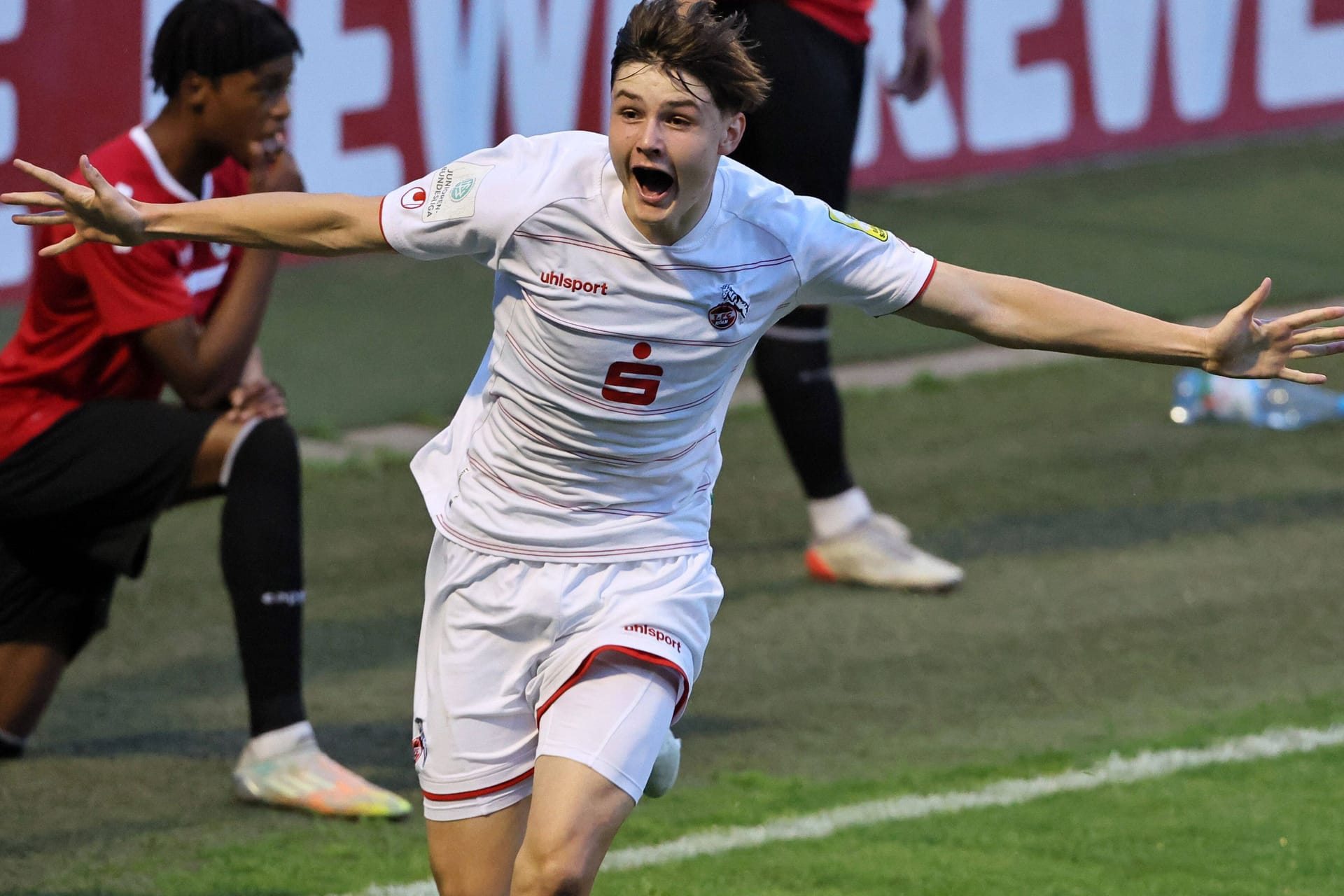 Jaka Cuber Potocnik: Er bejubelt einen Treffer, den er für Kölns U19 erzielt hat.