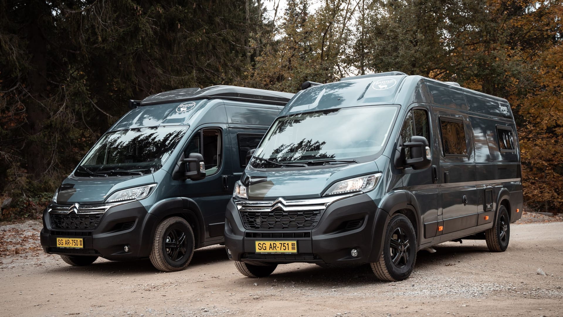 Neuvorstellung: Hannes-Camper mit der kurzen (links) und langen Version (rechts) seines Kastenwagen-Wohnmobils.