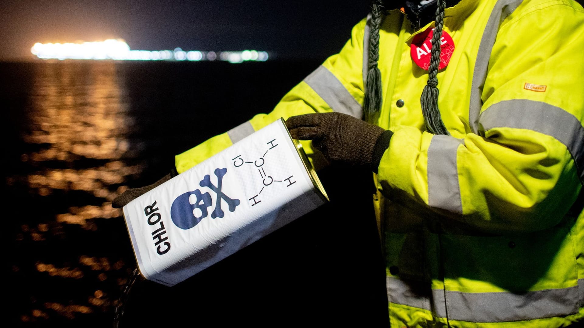 Protest von Umweltschützern am LNG-Terminal in Wilhelmshaven (Archivbild): Die Aktivisten befürchten eine Verschmutzung des Meeres.