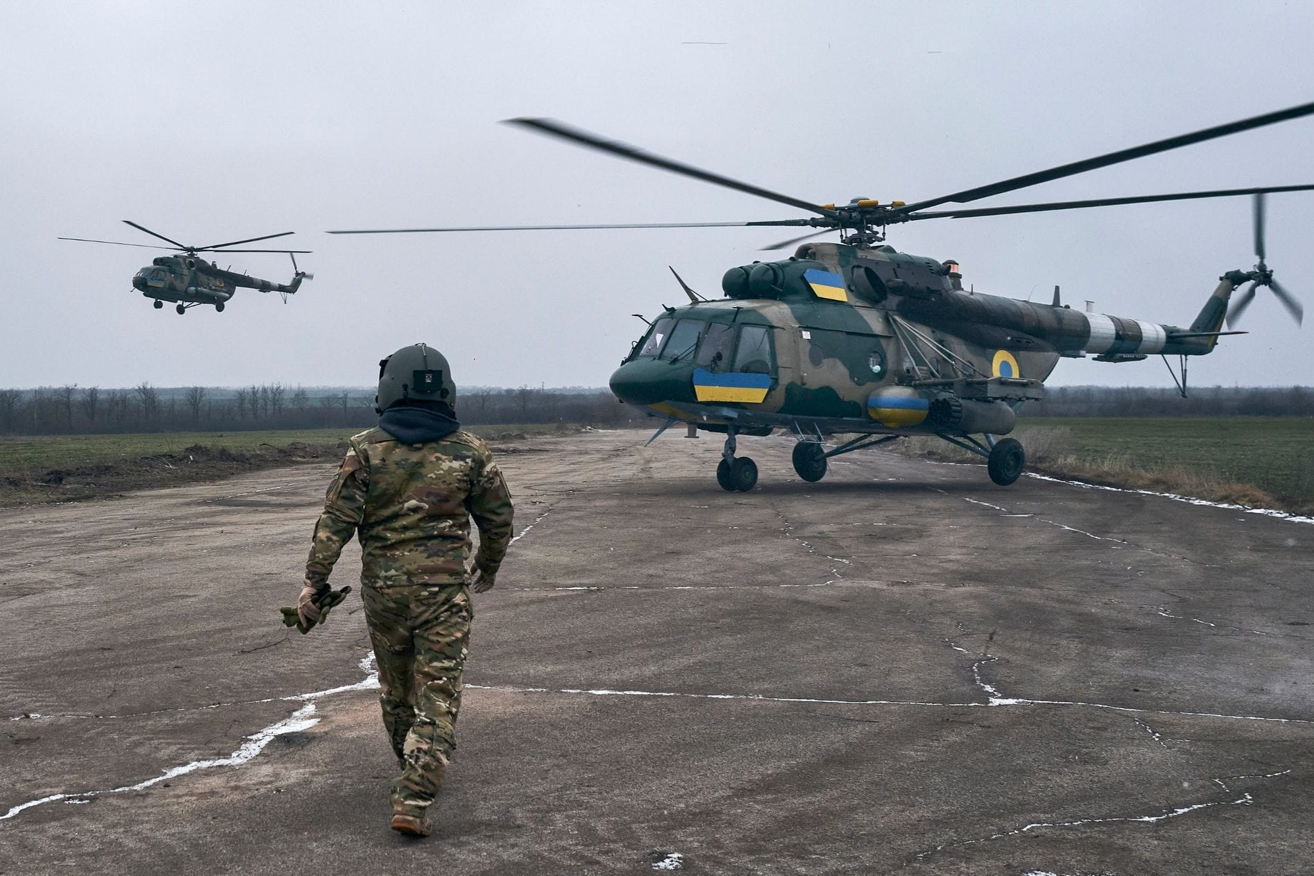 Ein ukrainischer Militärflugplatz in Cherson nahe der Frontlinie: Trotz schwerster Kämpfe im Osten der Ukraine sieht Präsident Selenskyj kein Durchkommen für die russischen Angreifer.