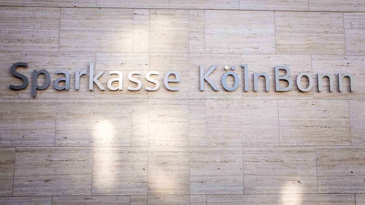 Sparkasse KölnBonn kündigt rund 38.000 Kunden