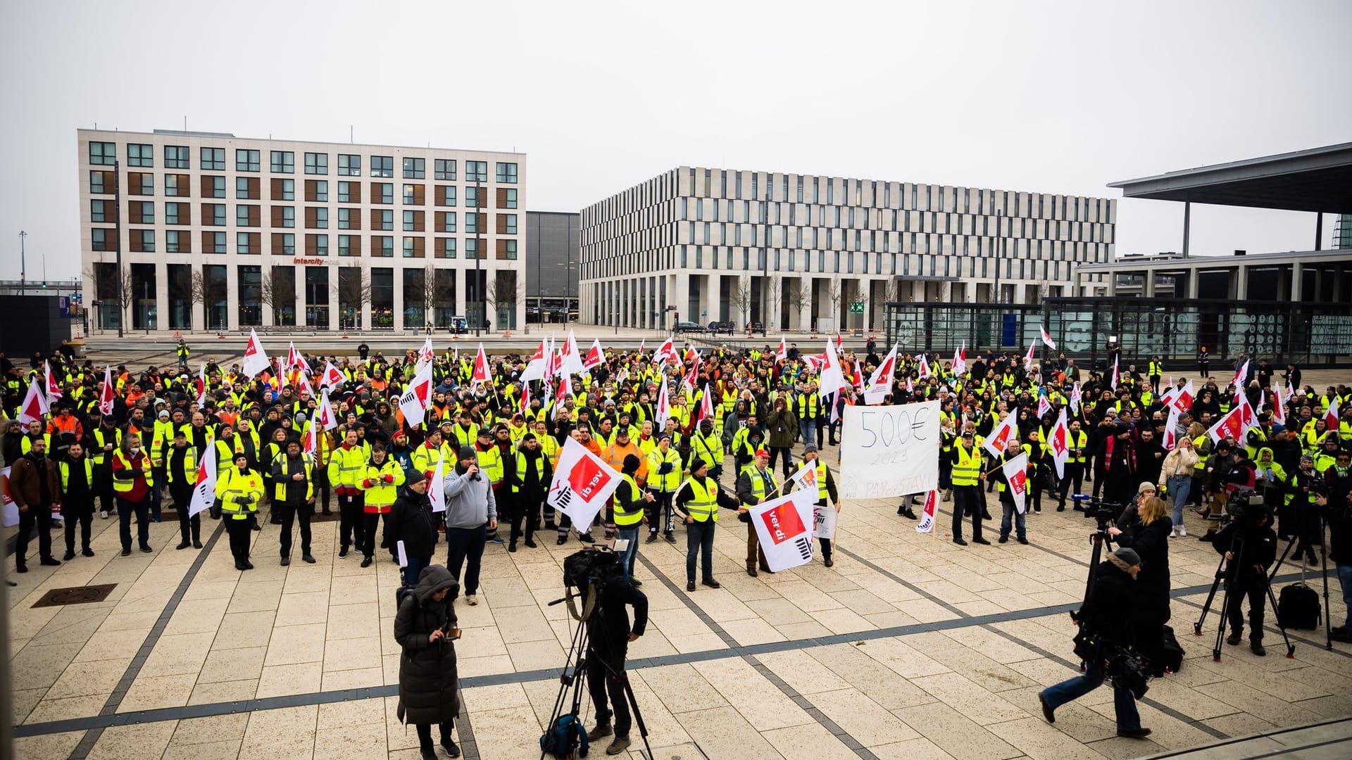 Warnstreik am Flughafen Berlin-Brandenburg BER