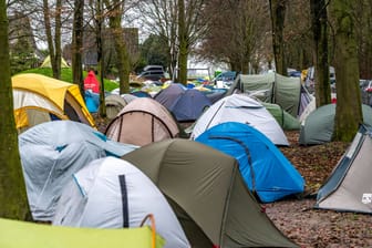 Camp von Klimaaktivisten in Keyenberg: Aktivisten sollen versucht haben, Camps in Gärten von Anwohnern zu erreichten.