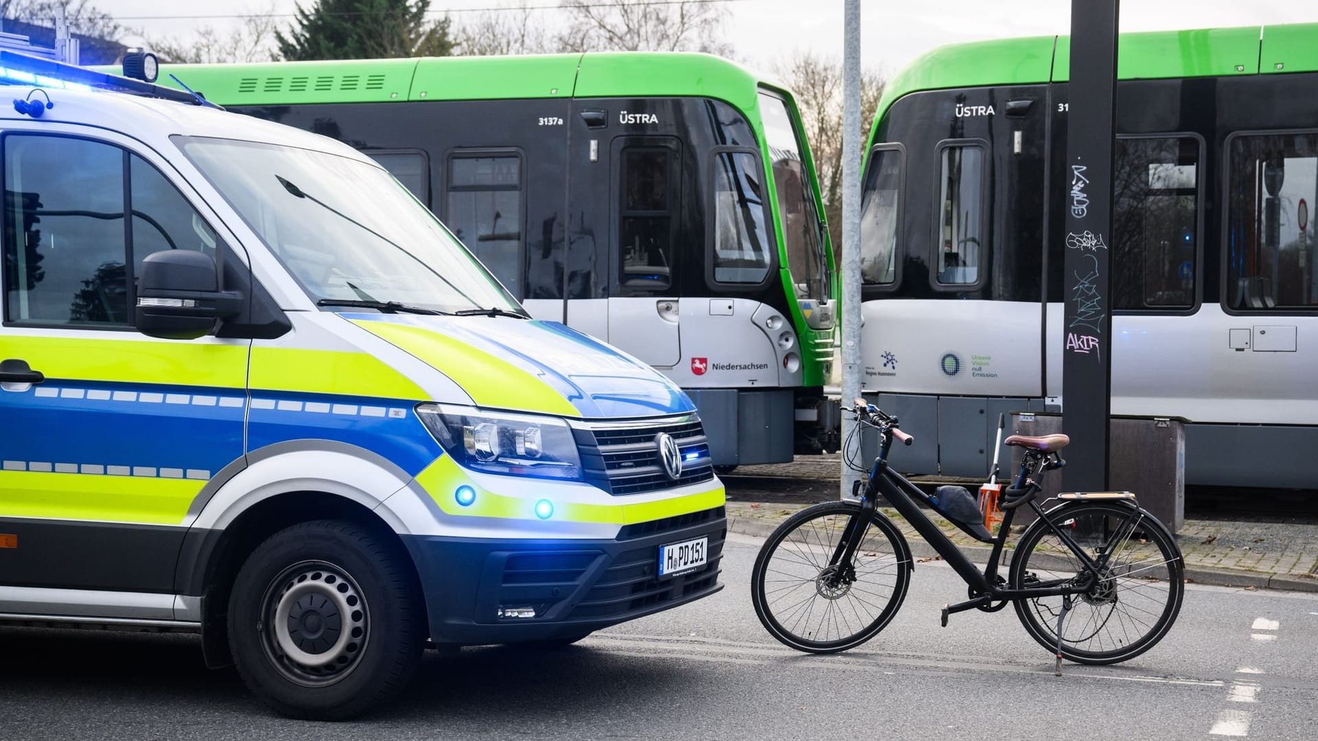 Fahrradfahrer kollidiert mit Stadtbahn Fahrradfahrer kollidiert mit Stadtbahn