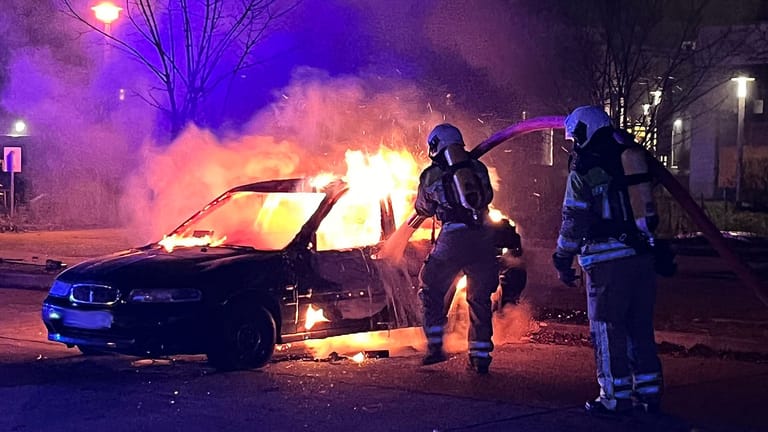 Brand PKW brannte in Prohlis - zweites Feuer innerhalb weniger T