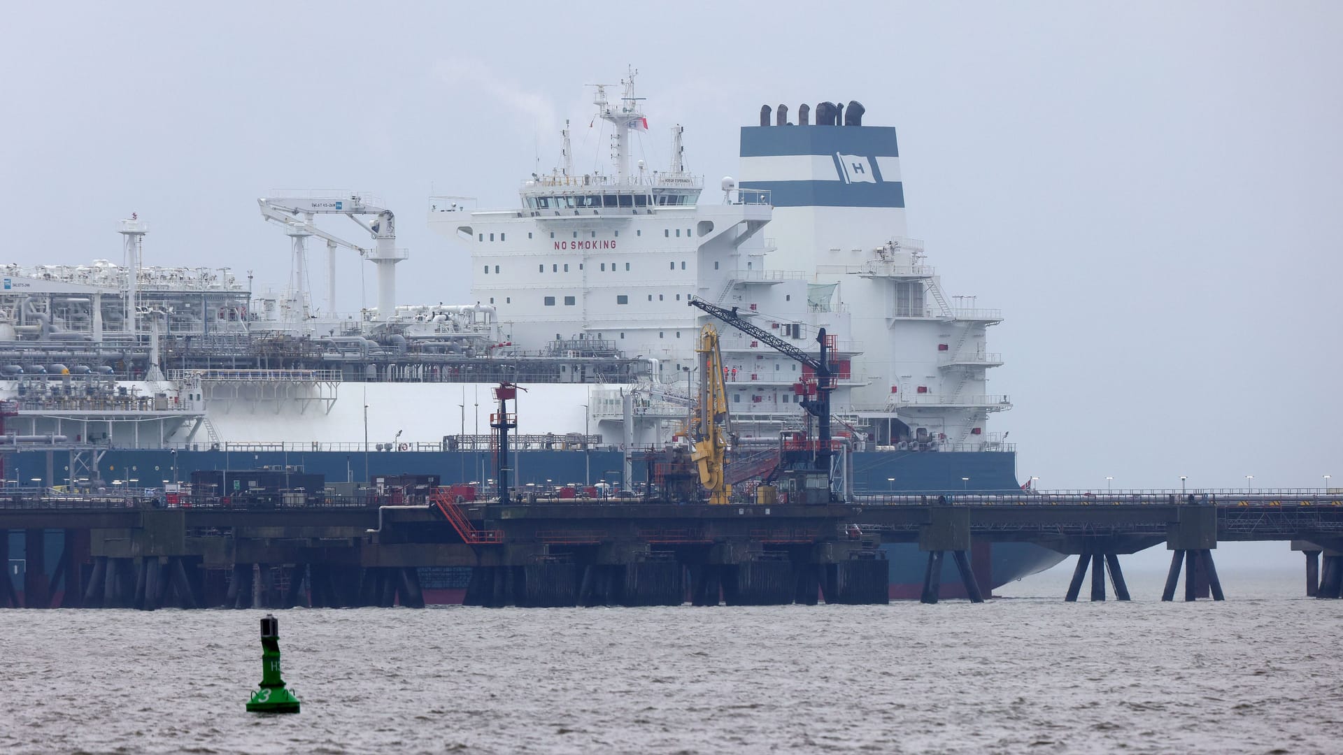 Das Herzstück des Terminals ist das fast 300 Meter lange Spezialschiff "Höegh Esperanza".