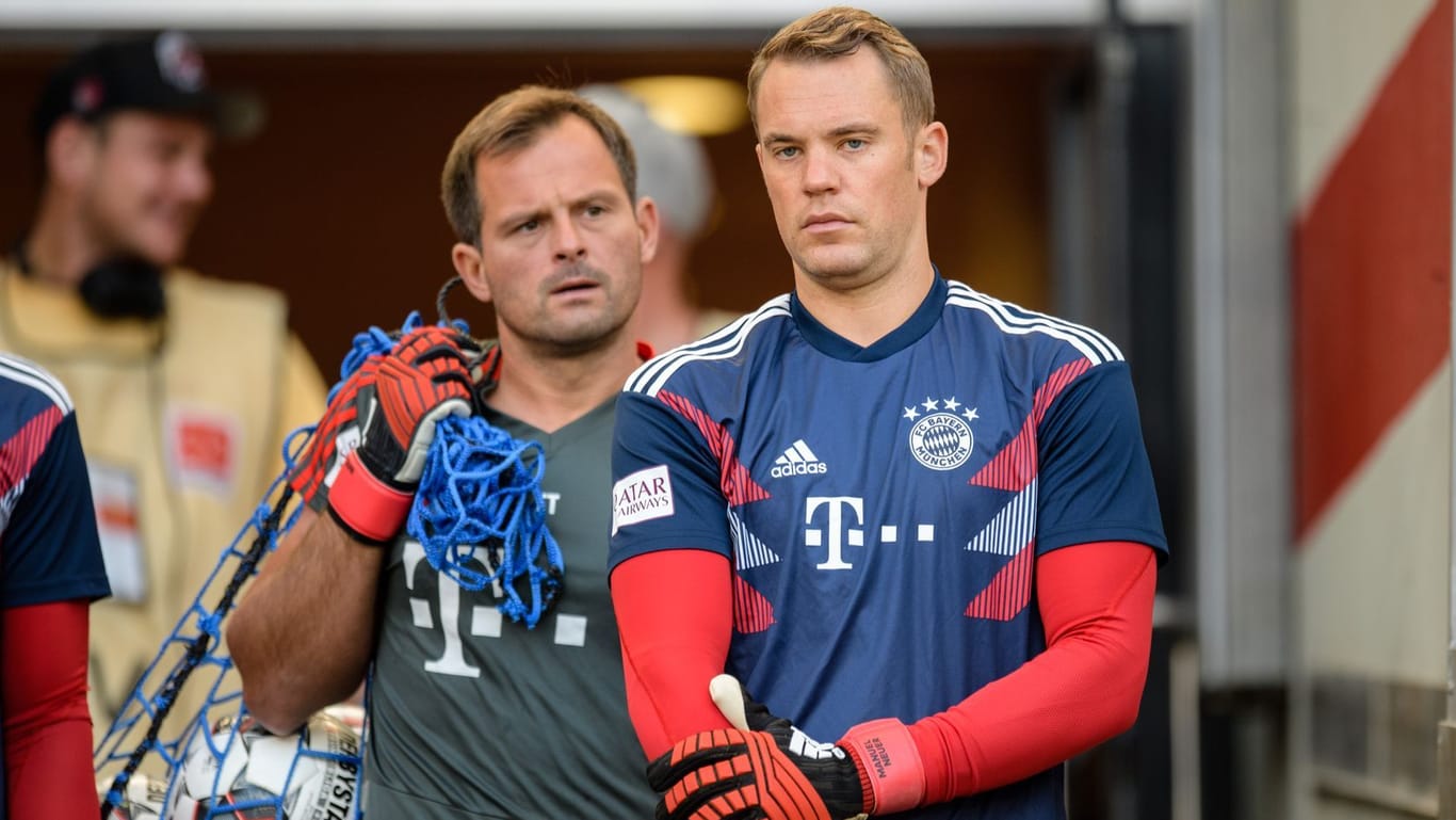 Manuel Neuer (r.) und Toni Tapalovic: Der Torwarttrainer ist einer der engsten Vertrauten des Nationaltorhüters.