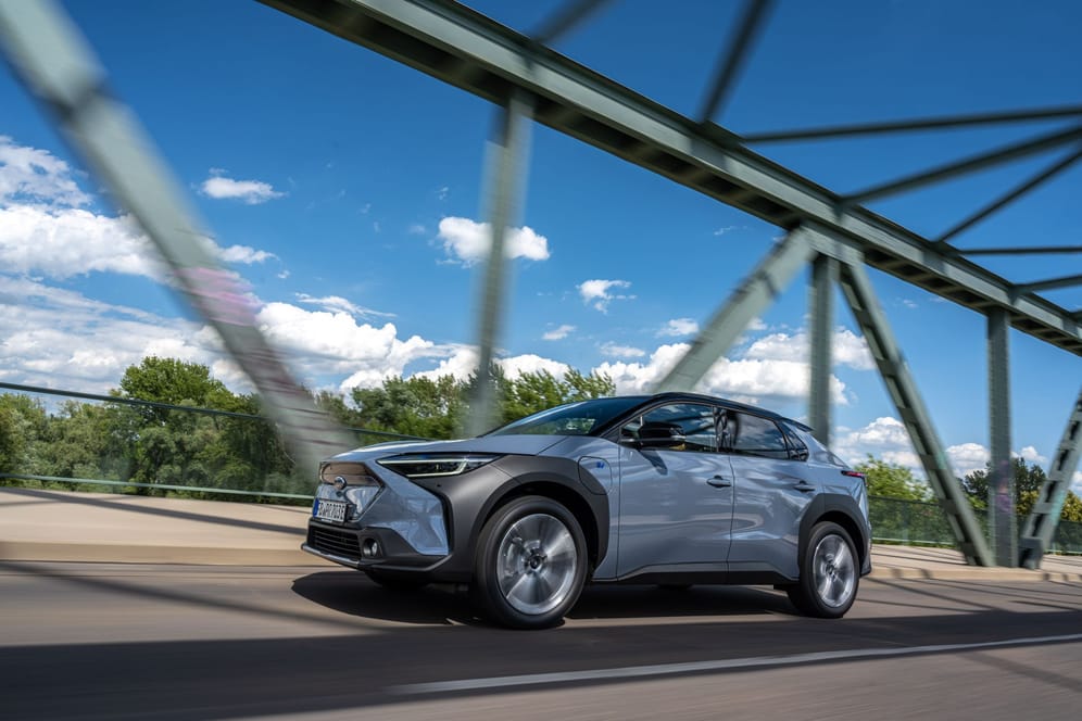 Nachzügler unter den Stromern: Mit dem Solterra bringt Subaru endlich sein erstes Elektroauto auf den Markt. Als Vorlage diente der Toyota Bz4X.
