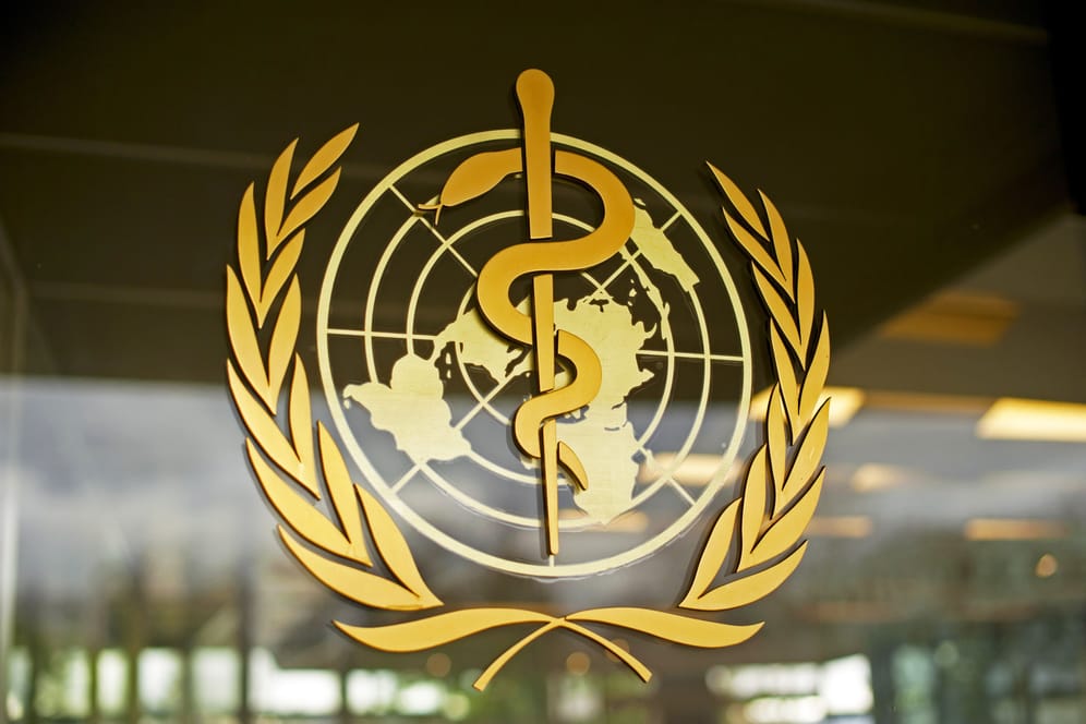 Das Logo der WHO: Die Organisation warnt vor einer steigenden Infektionsgefahr des Vogelgrippe-Virus für Menschen.