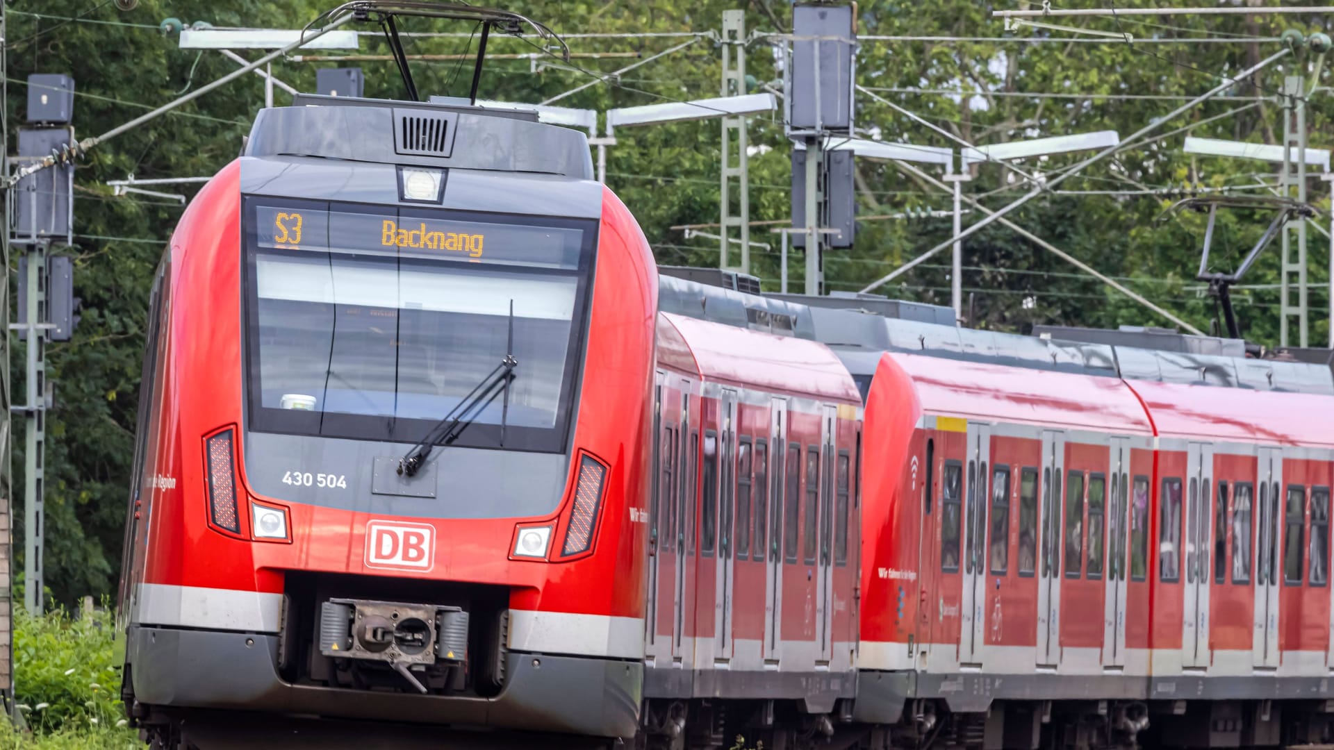 Die S3 nach Backnang (Symbolbild): Ein Ausflug in Gleisbett endete für einen 16-Jährigen beinahe katstrophal.