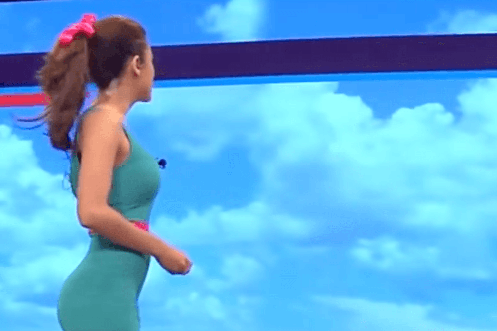 Freizügig: Diese Moderatorin zeigt nicht nur die Wetteraussichten.