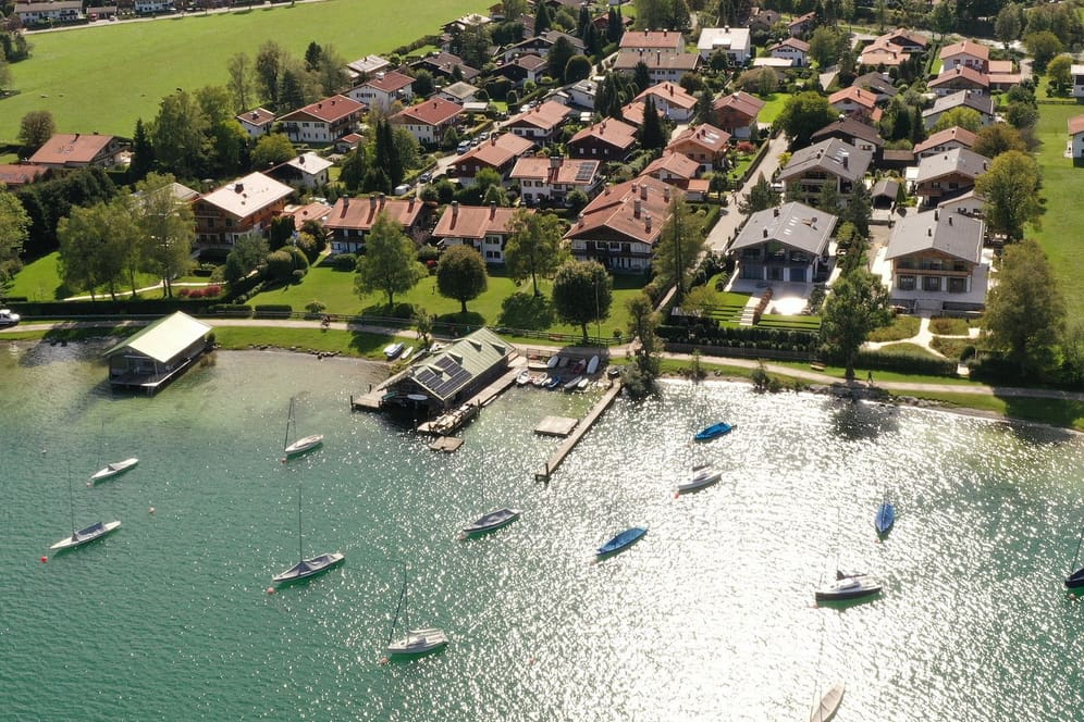 Tegernsee: Immobilienbesitzer in Bayern können sich freuen. Die Frist zur Abgabe der Grundsteuer wird verlängert.