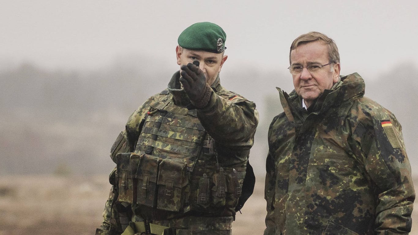 Verteidigungsminister Pistorius beim Panzergrenadierbataillon 122: "Im Gegensatz zu Deutschland reagierten wir nach der russischen Krim-Annexion recht schnell."