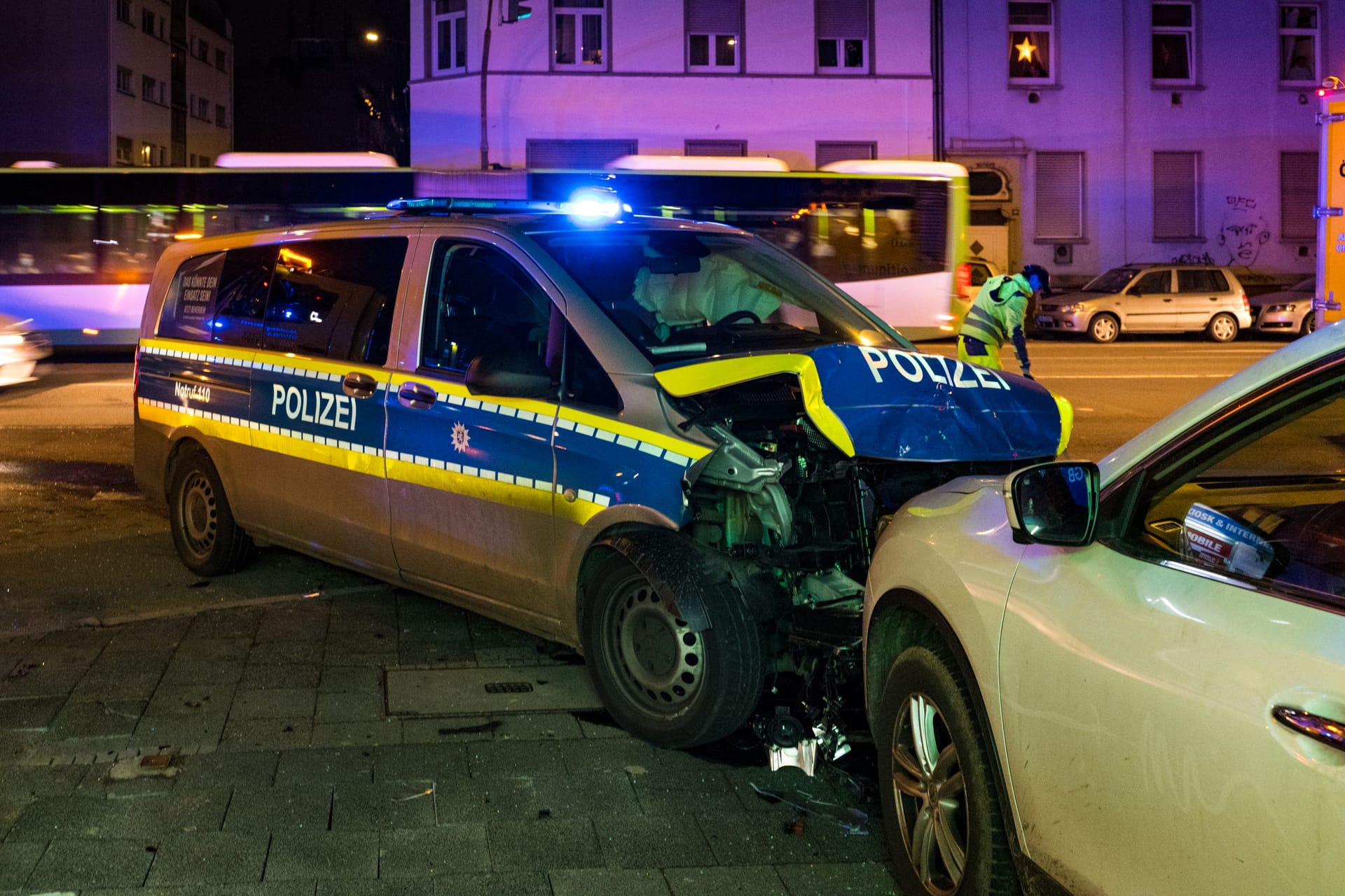 Die beiden Unfallwagen: Es entstand ein Schaden von rund 30.000 Euro.