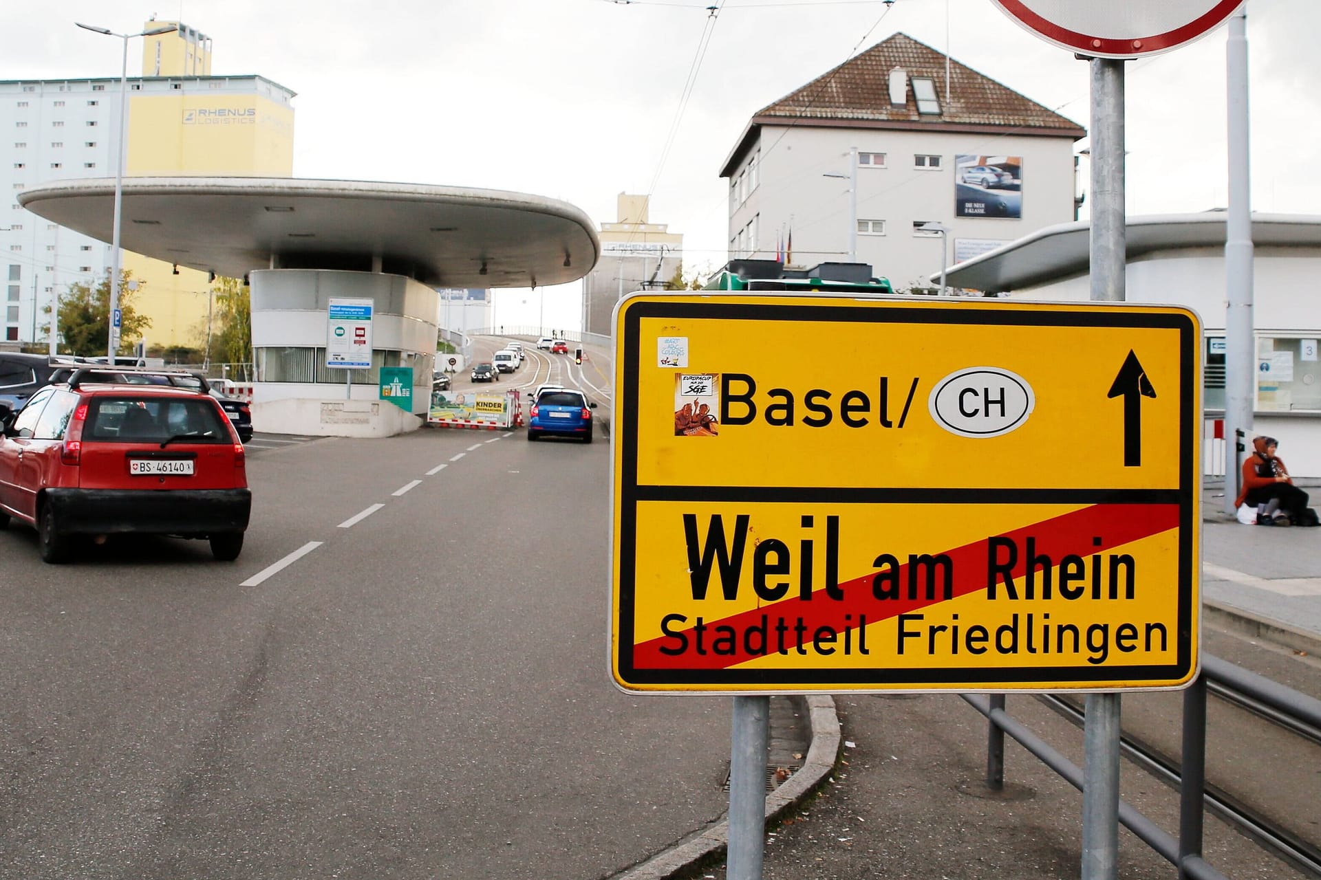 Der Grenzübergang zwischen Weil am Rhein und Basel: Hier fiel einem Beamten eine ungewöhnliche Reisegruppe auf.