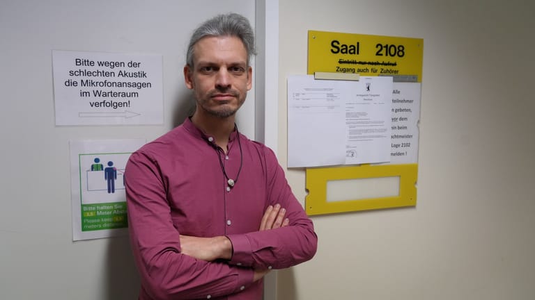 Christian Bläul im Amtsgericht Tiergarten: Dresdens bekanntester Klimaaktivist werde sich auch weiterhin ankleben.