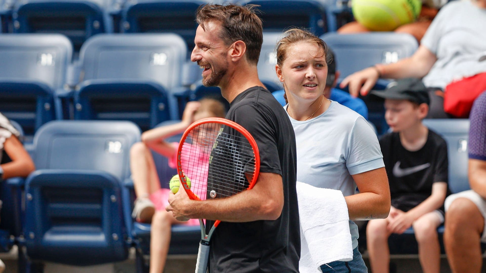 Jule Niemeier und Trainer Christopher Kas (li.): Die Dortmunderin erwischte bei den Australian Open ein Hammerlos.