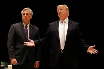 Wer hat wen in der Hand? McCarthy und Trump im Jahr 2018