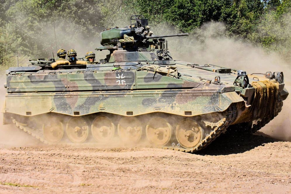 Ein Marder-Panzer der Bundeswehr (Archivbild): 40 Fahrzeuge sind bereits in der Ukraine.