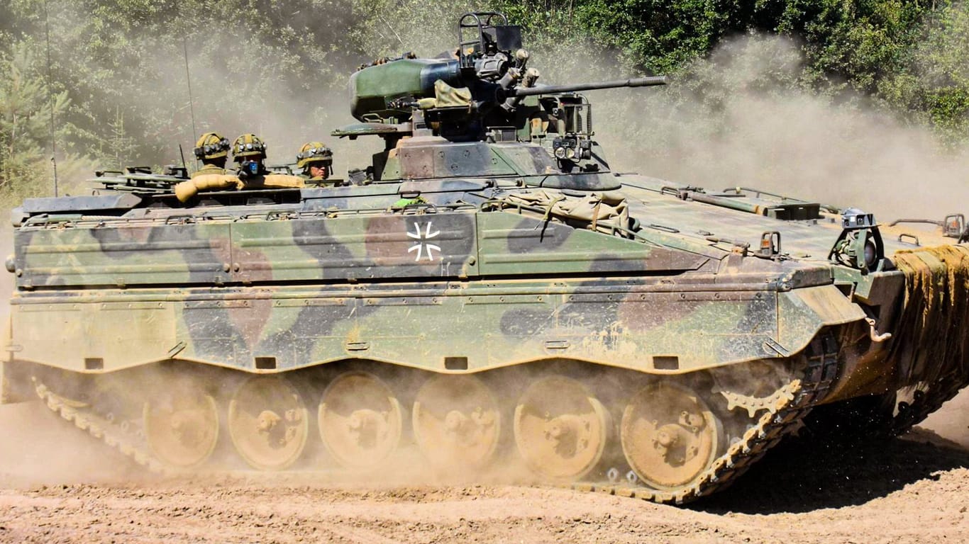 Ein Marder-Panzer der Bundeswehr (Archivbild): 40 Fahrzeuge sind bereits in der Ukraine.