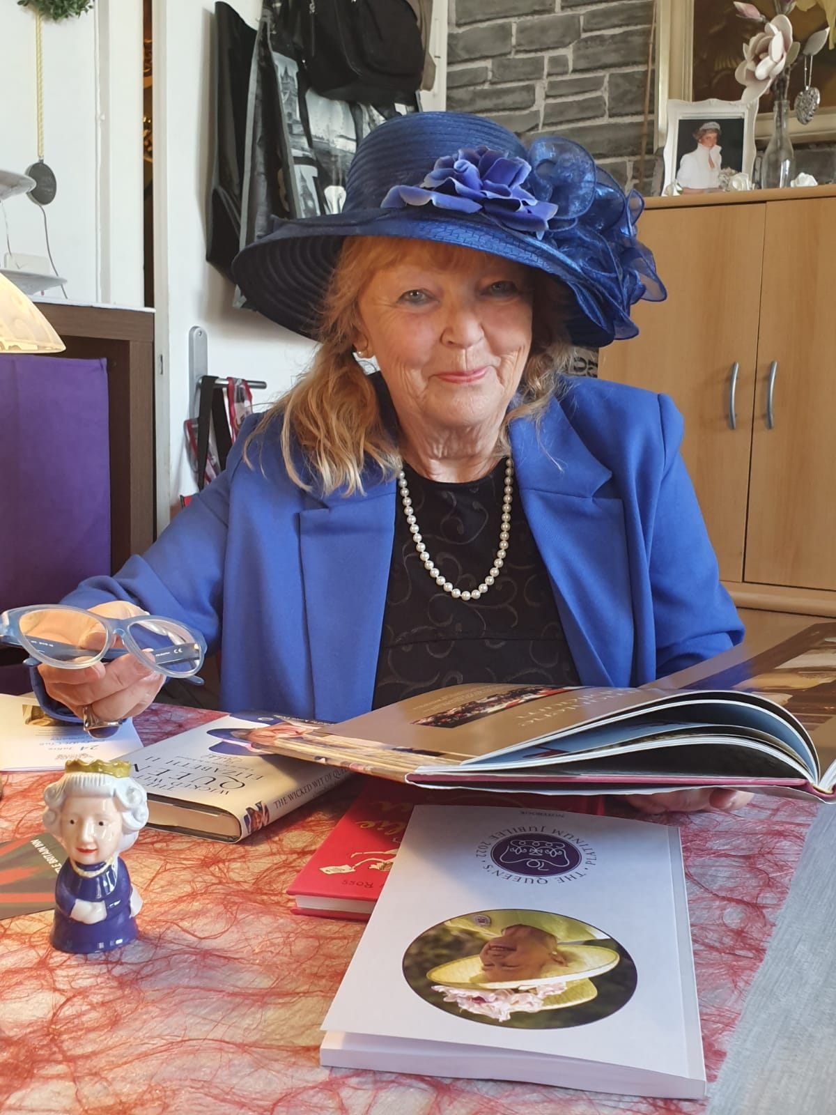 Evelyn Seidel ist nicht nur Fan der britischen Monarchie - auch die dort typischen Hüte haben es ihr angetan.