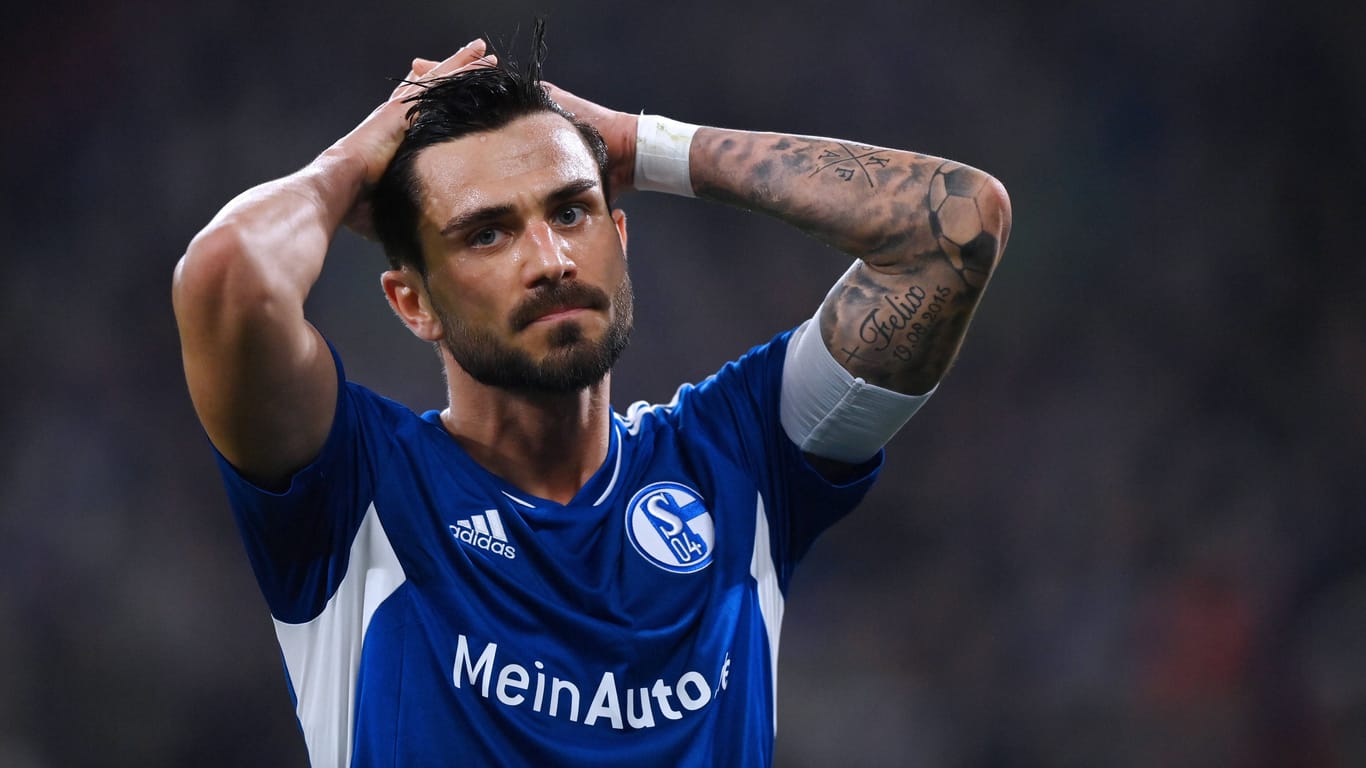 Danny Latza enttäuscht: Bei Schalke ist die Aufstiegseuphorie der Tristesse gewichen.