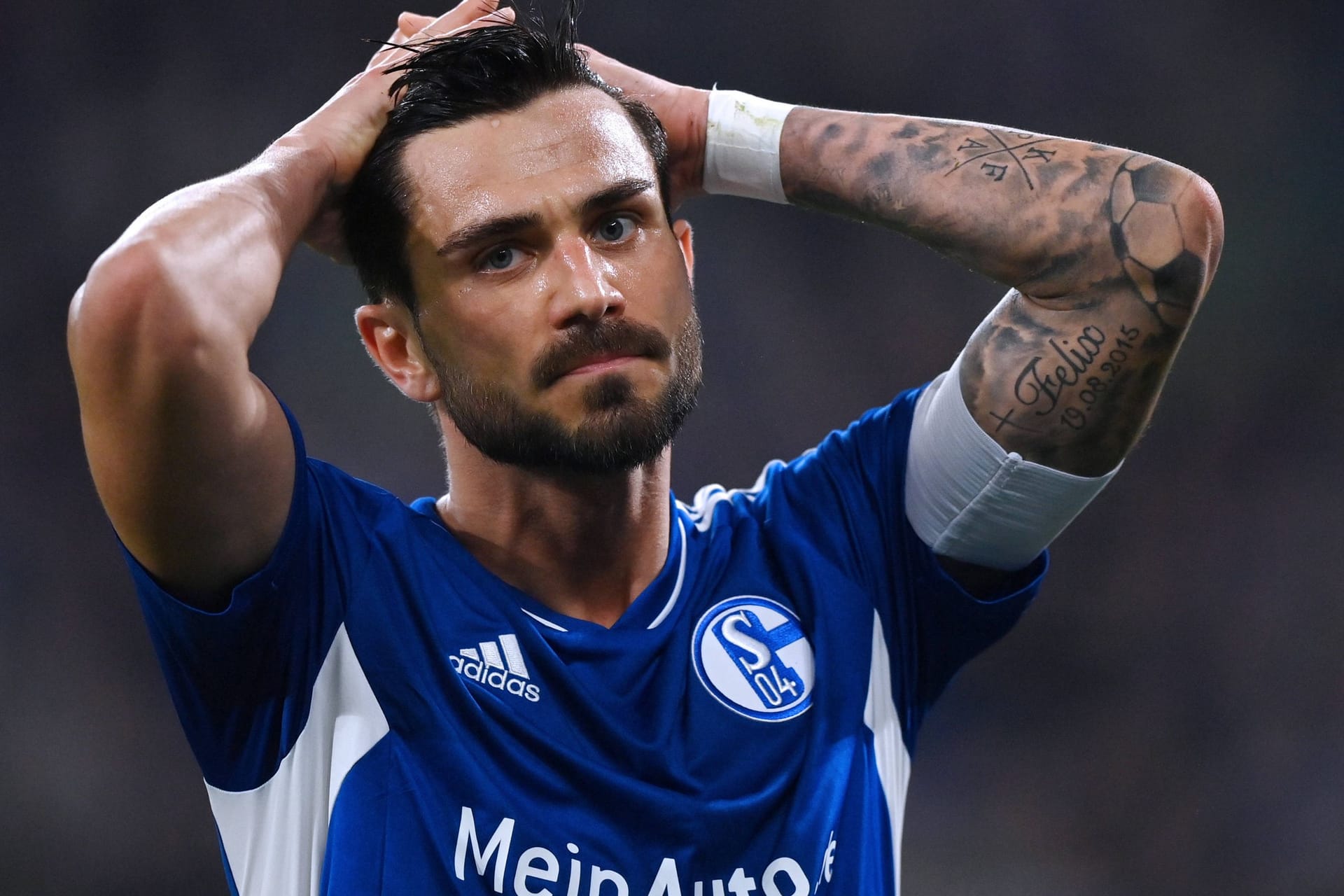 Danny Latza enttäuscht: Bei Schalke ist die Aufstiegseuphorie der Tristesse gewichen.