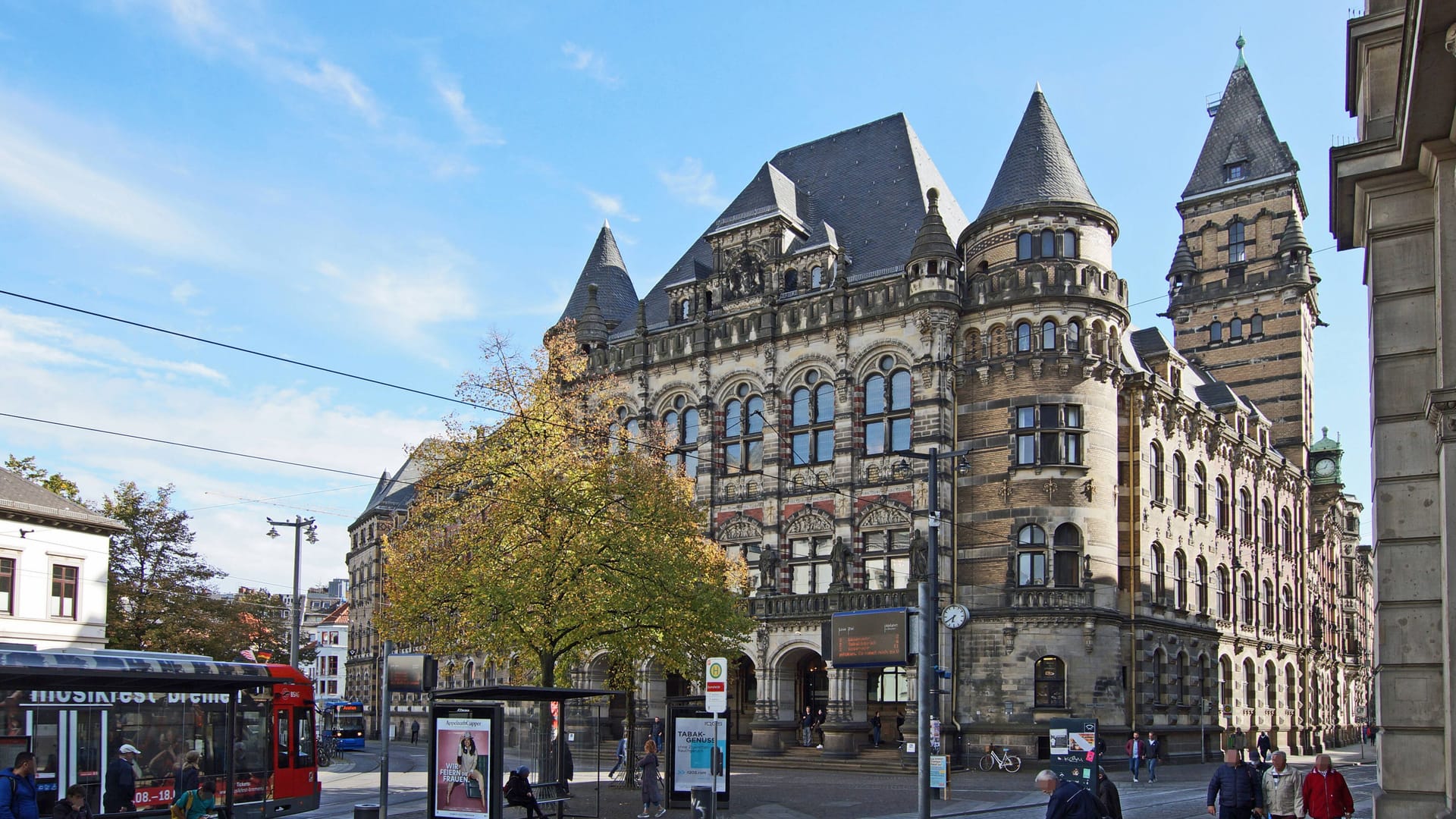 Landgericht Bremen (Archivfoto): Die Angeklagten sollen einen Mann heimtückisch und aus niedrigen Beweggründen getötet haben. Landgericht Bremen (Archivfoto): Die Angeklagten sollen einen Mann heimtückisch und aus niedrigen Beweggründen getötet haben.