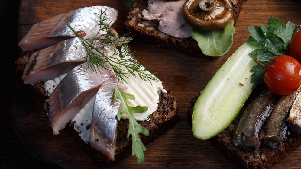 Nicht nur Fisch: Die nordische Diät lebt von regionalen Produkten, wie Pilzen, Gemüse, Beeren und Roggenbrot.