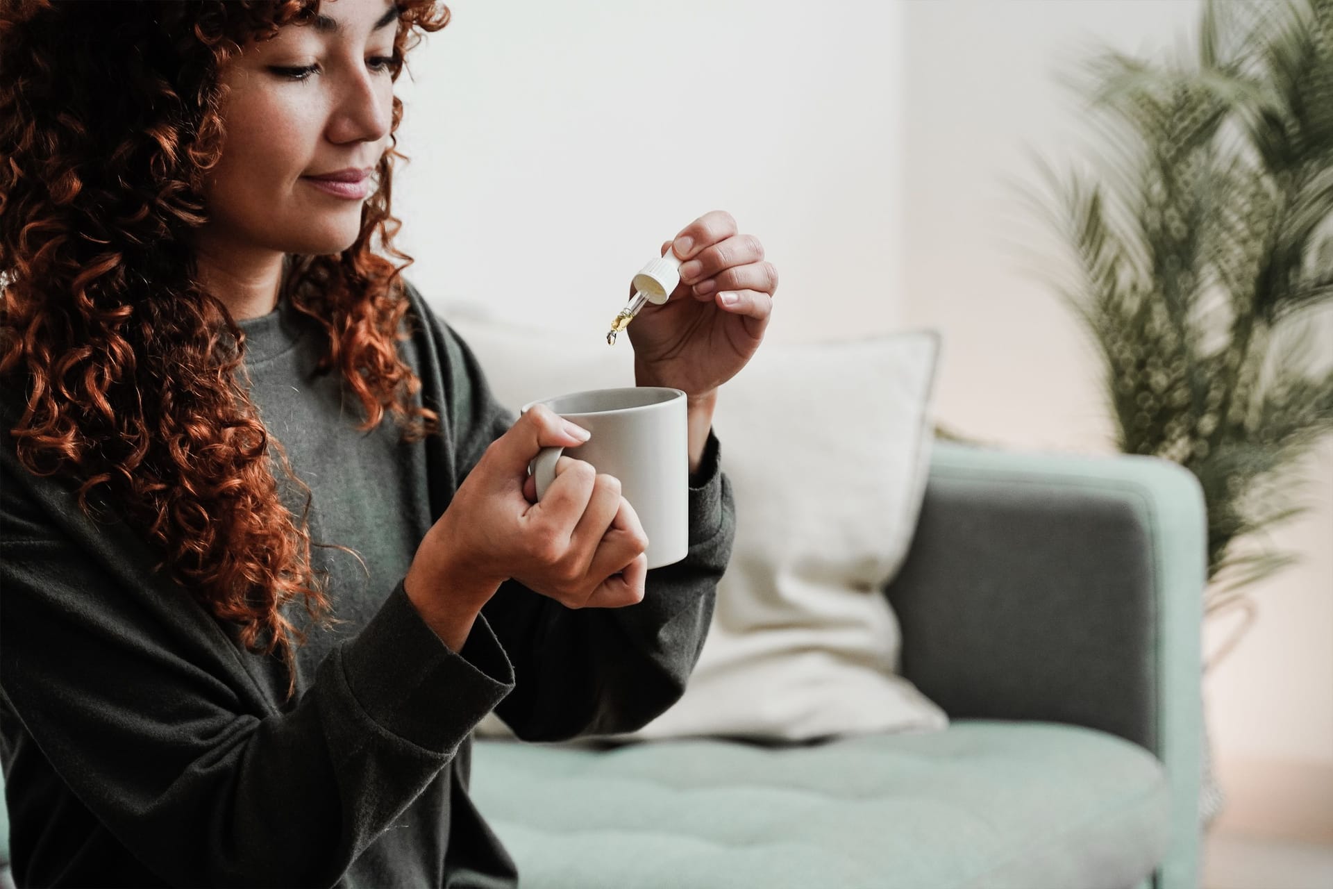 Bei Angststörungen oder Depressionen wird Cannabidiol häufig in Form von Öl verschrieben.