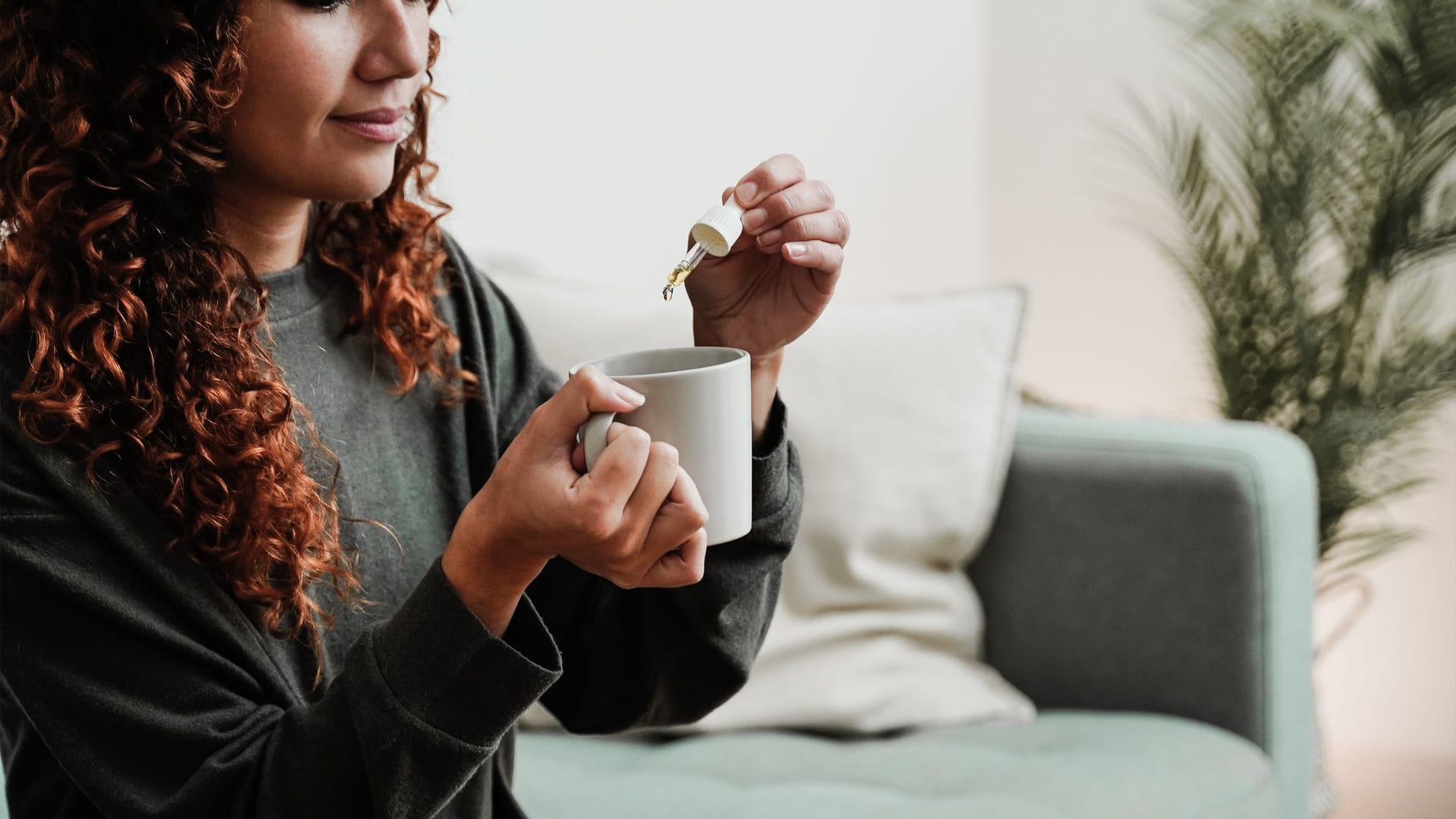 Bei Angststörungen oder Depressionen wird Cannabidiol häufig in Form von Öl verschrieben.