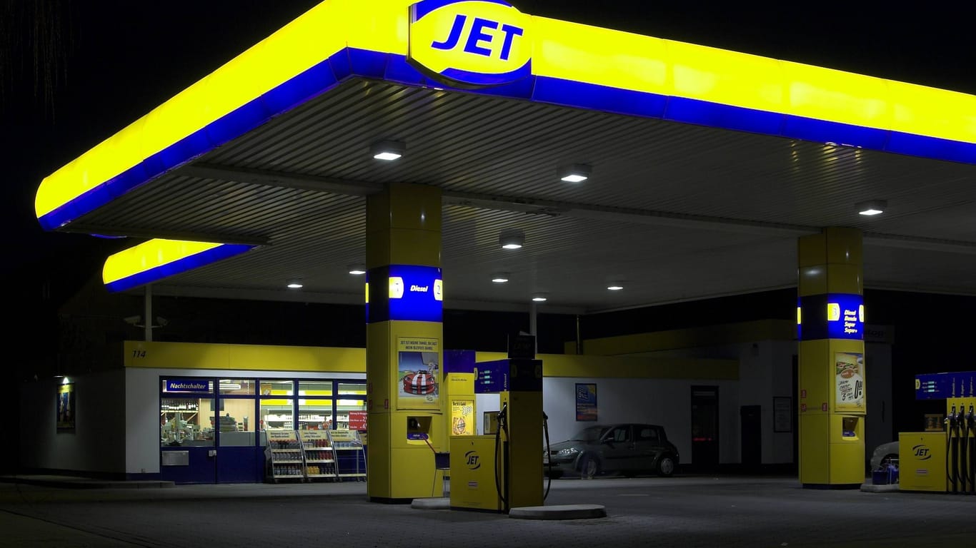 Jet-Tankstelle (Symbolbild): Ein Einbrecher ist nach dem erfolglosen Versuch eingeschlafen.
