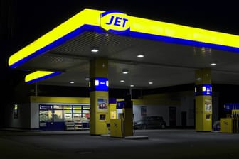 Jet-Tankstelle (Symbolbild): Ein Einbrecher ist nach dem erfolglosen Versuch eingeschlafen.
