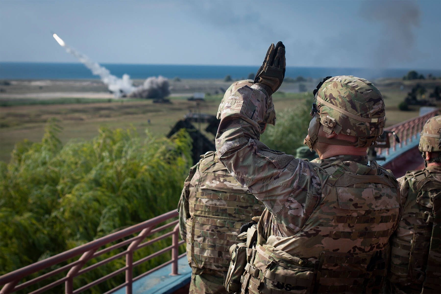 Abschuss einer Patriot-Rakete bei einer Übung der US-Armee (Archivbild): Während die USA die Flugabwehrsysteme in die Ukraine liefern wollen, stellt Deutschland drei Patriot-Staffeln für Polen bereit.