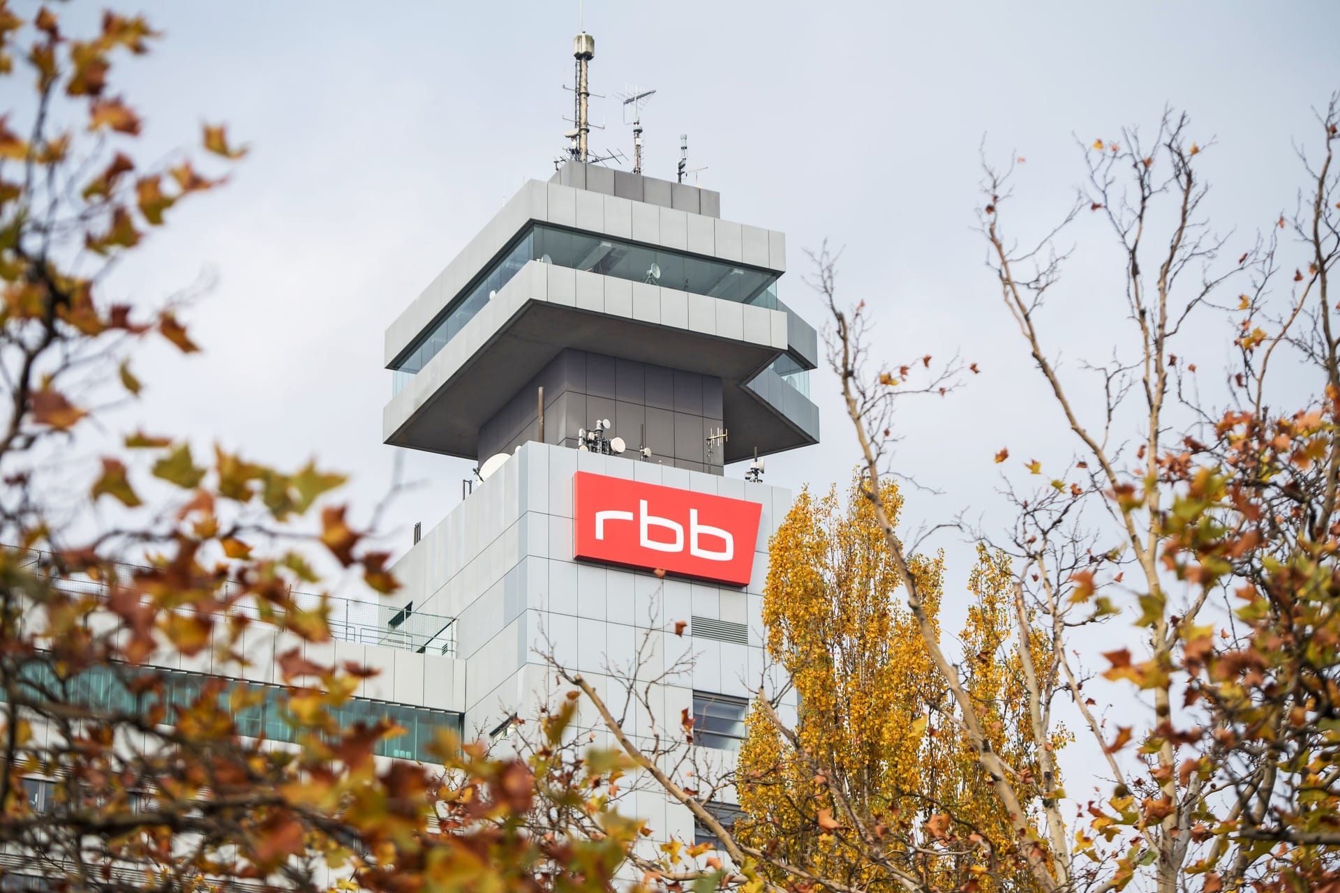 Das Gebäude des rbb in Charlottenburg (Archivbild): Die Schlesinger-Affäre kostet dem Sender Millionen.