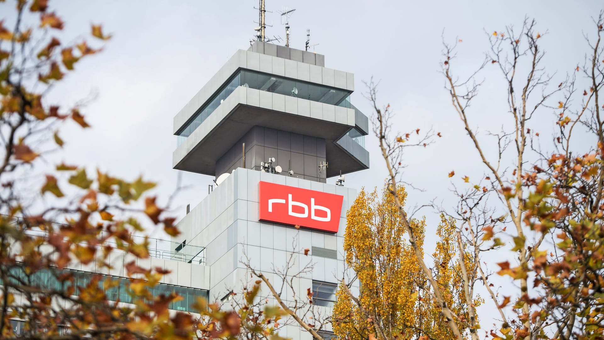 Das Gebäude des rbb in Charlottenburg (Archivbild): Die Schlesinger-Affäre kostet dem Sender Millionen.